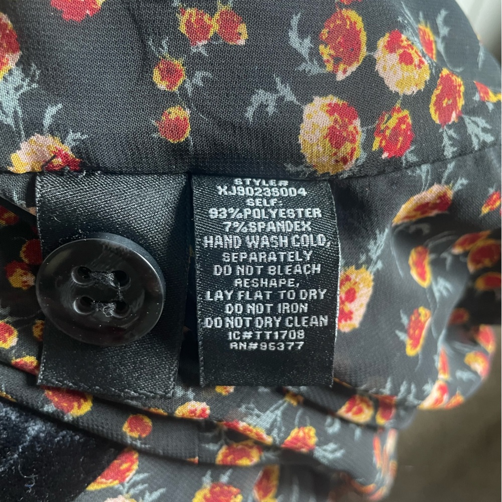 Sanctuary Black Crushed Velvet Blazer with Floral Liner - Picture 8 of 11